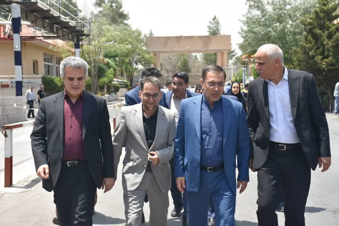 معاون استاندار فارس: حمایت ویژه از صنایع غذایی و توسعه کارخانه‌های رامک و دمس در دستور کار دولت