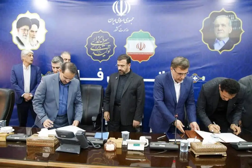 سرمایه‌گذاری یک میلیارد دلاری در انرژی خورشیدی فارس؛ هدف‌گذاری تولید هزار مگاوات برق پاک