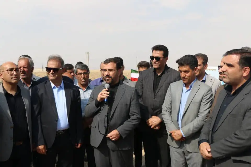 آغاز عملیات اجرایی احداث نیروگاه خورشیدی ۱۵ مگاواتی در خرم‌بید با سرمایه‌گذاری ۵۰۰ میلیارد تومانی