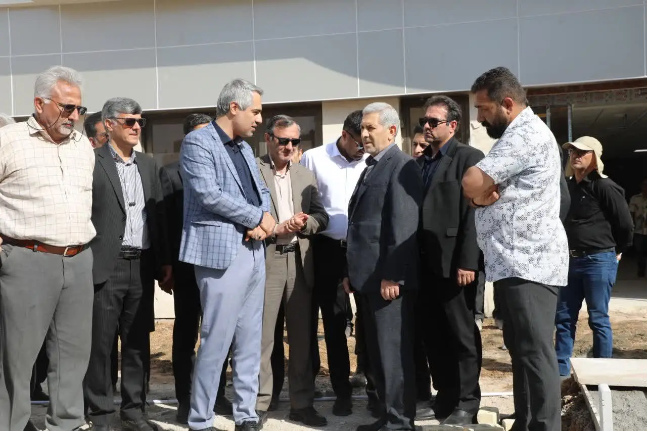 بازدید رئیس دانشگاه علوم پزشکی شیراز از پروژه‌های عمرانی پردیس شهید دوران و مرکز آموزشی درمانی بوستان