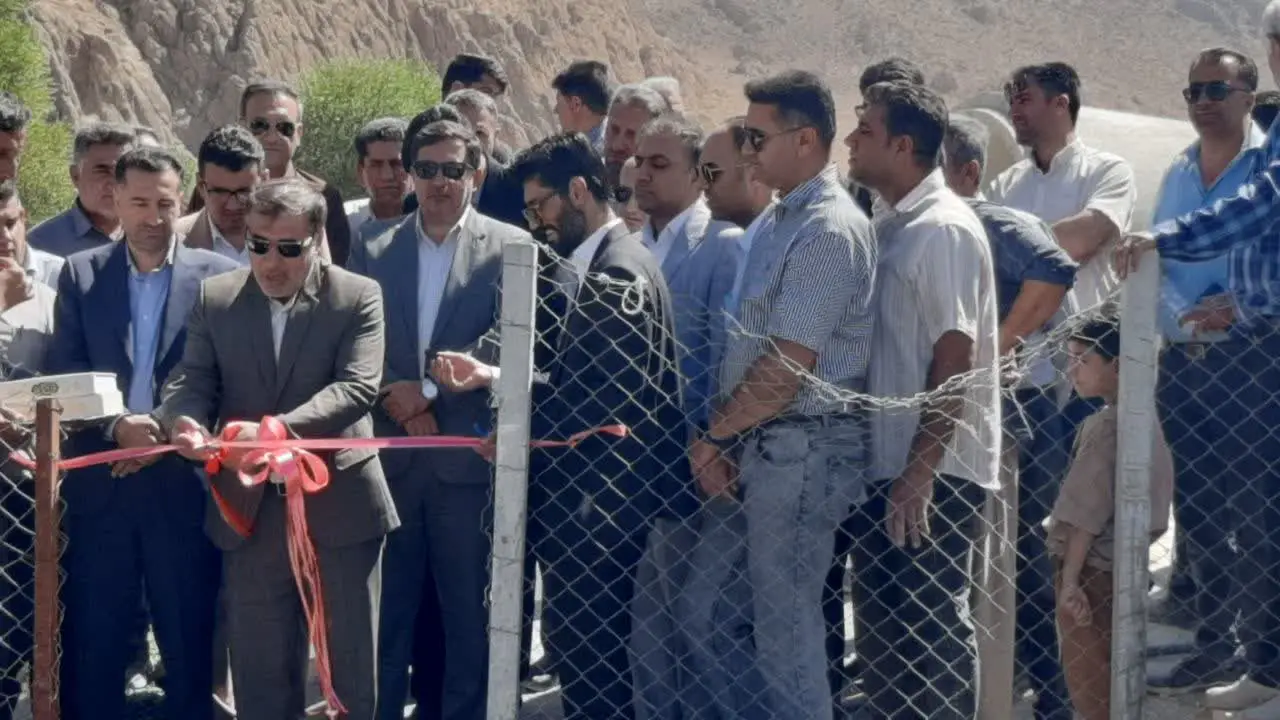 افتتاح طرح‌های کشاورزی و کارخانه بوجاری حبوبات در شهرستان اقلید