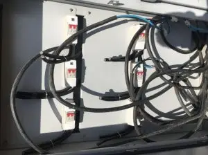 ۲هزار انشعاب غیرمجاز برق در فارس جمع‌آوری شد