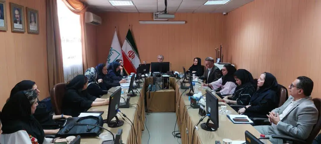 جلسه هم‌اندیشی آزمایشگاه‌های صنایع غذایی همکار استاندارد با مدیرکل استاندارد استان فارس