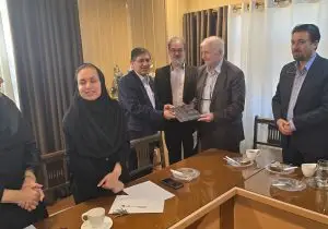 تجلیل از اساتید حامی صندوق حمایت از دانشجویان پزشکی در شیراز