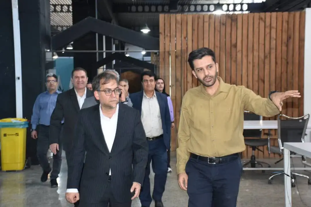 بازدید مدیرکل صمت فارس از پارک علم و فناوری صدرا و کارخانه نوآوری شیراز؛ تأکید بر ضرورت حرکت به‌سوی اقتصاد دانش‌بنیان