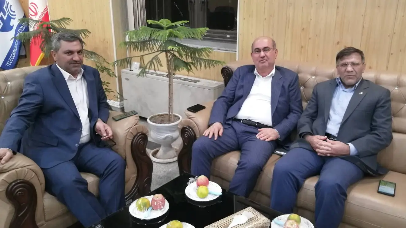 تأکید نماینده کازرون و کوه‌چنار بر تسریع در توسعه فیبر نوری در استان فارس در دیدار با مدیر مخابرات منطقه