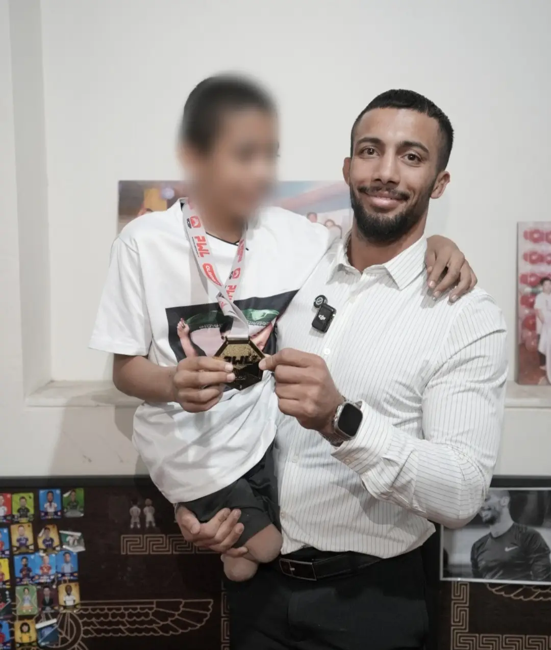 «قهرمانی یعنی امید دادن» | محمدرضا گرایی مدال طلای خود را به ابوالفضل، فرزند پرتلاش مرکز عطر یاس نبوی اهدا کرد