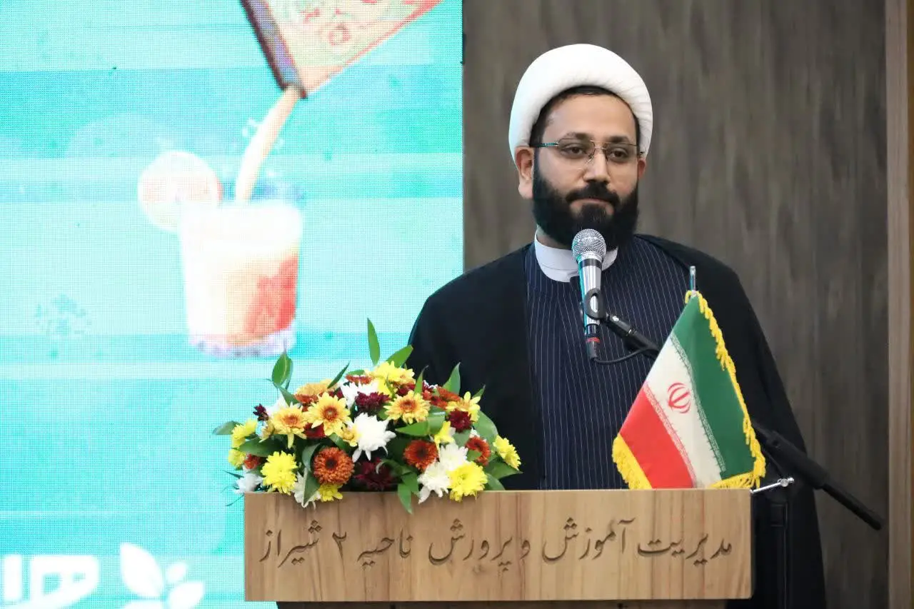 از هنر در قرآن تا هویت ایرانی اسلامی؛ تجلیل از برگزیدگان جشنواره‌های فرهنگی هنری سه استان جنوبی در شیراز