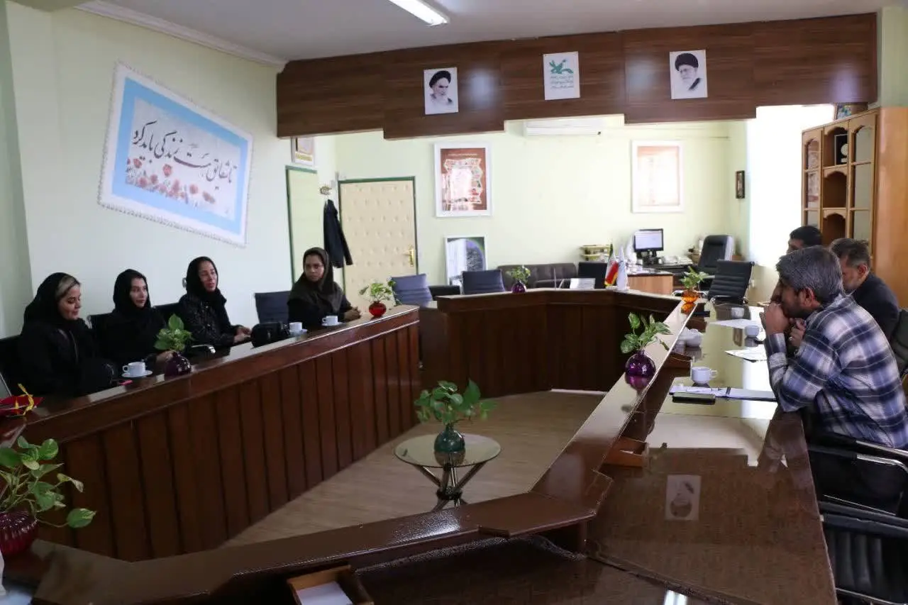 نقش تئاتر کودک در هویت‌یابی نسل آینده؛ کانون پرورش فکری فارس میزبان نشست راهبردی برای ارتقاء استانداردهای نمایش