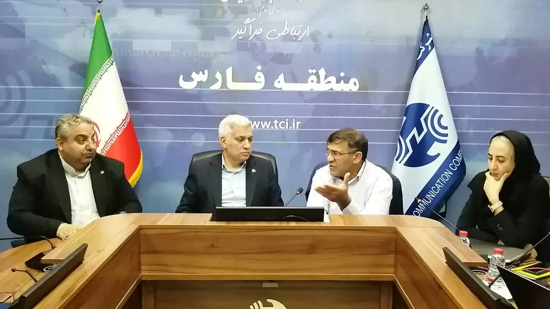 محمودی در جلسه بررسی روند اجرای برگردان مخابرات منطقه فارس: پروژه ملی برگردان کابل‌های مسی به فیبر نوری فصل جدیدی در ارتباطات فارس رقم می‌زند