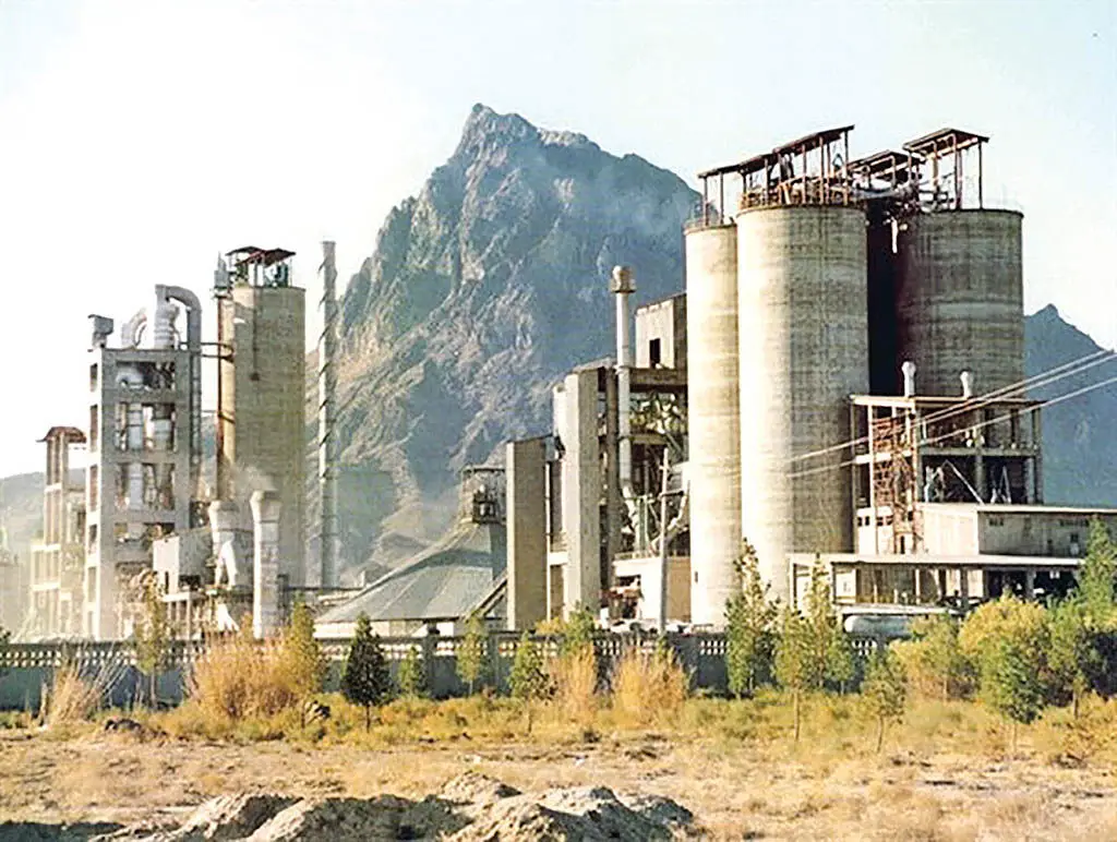 هم‌افزایی دولت و دستگاه قضا برای رفع موانع تولید در صنایع استهبان