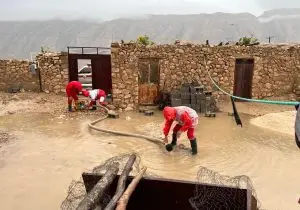 تداوم امدادرسانی هلال‌احمر فارس به آسیب‌دیدگان حوادث جوی اخیر+ فیلم