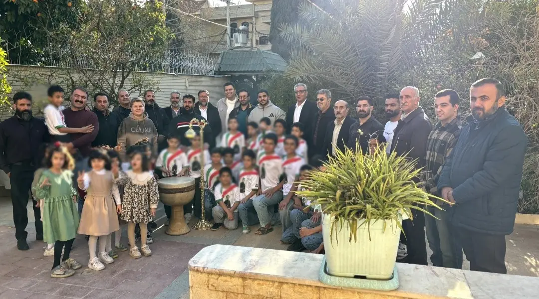 شب یلدای پهلوانی /غلامرضا فرخی در کنار فرزندان عطر یاس نبوی، شبی از جنس مهر و انسانیت رقم زد