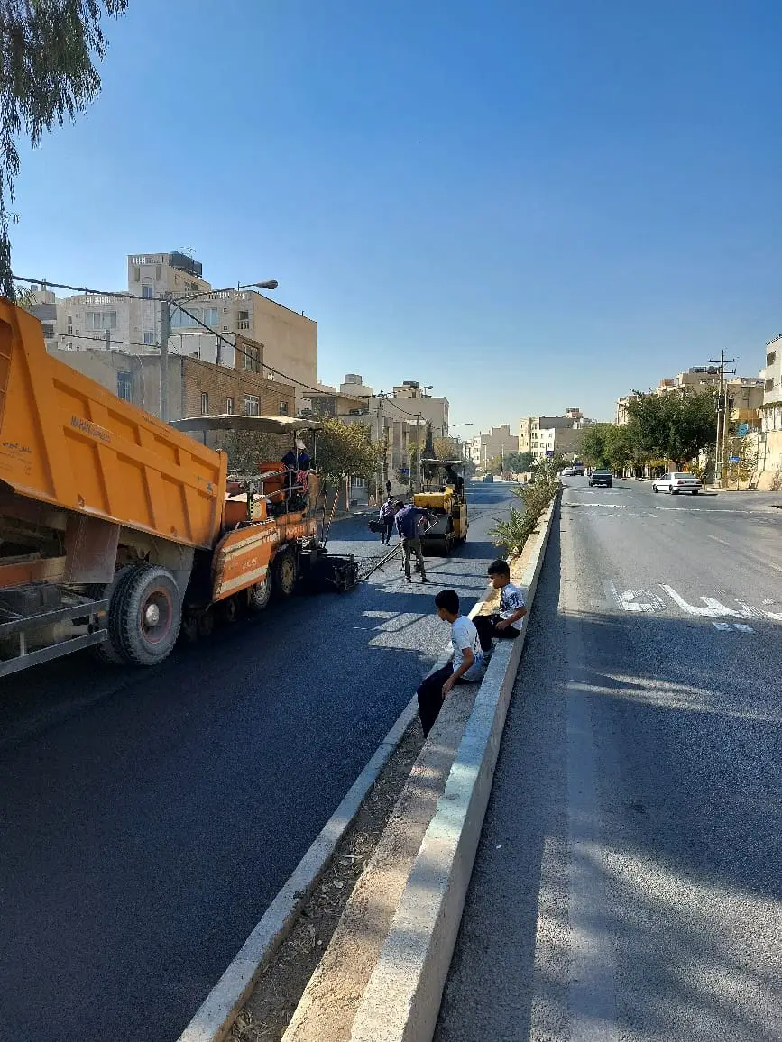 بهسازی بیش از ۱.۲ میلیون مترمربع از معابر شیراز؛ پیشرفت ۲۰ درصدی پروژه روکش آسفالت