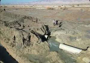 شکست سه‌باره خط انتقال آب لارستان بر اثر «گالی»/ اعزام کامل تجهیزات برای ترمیم فوری