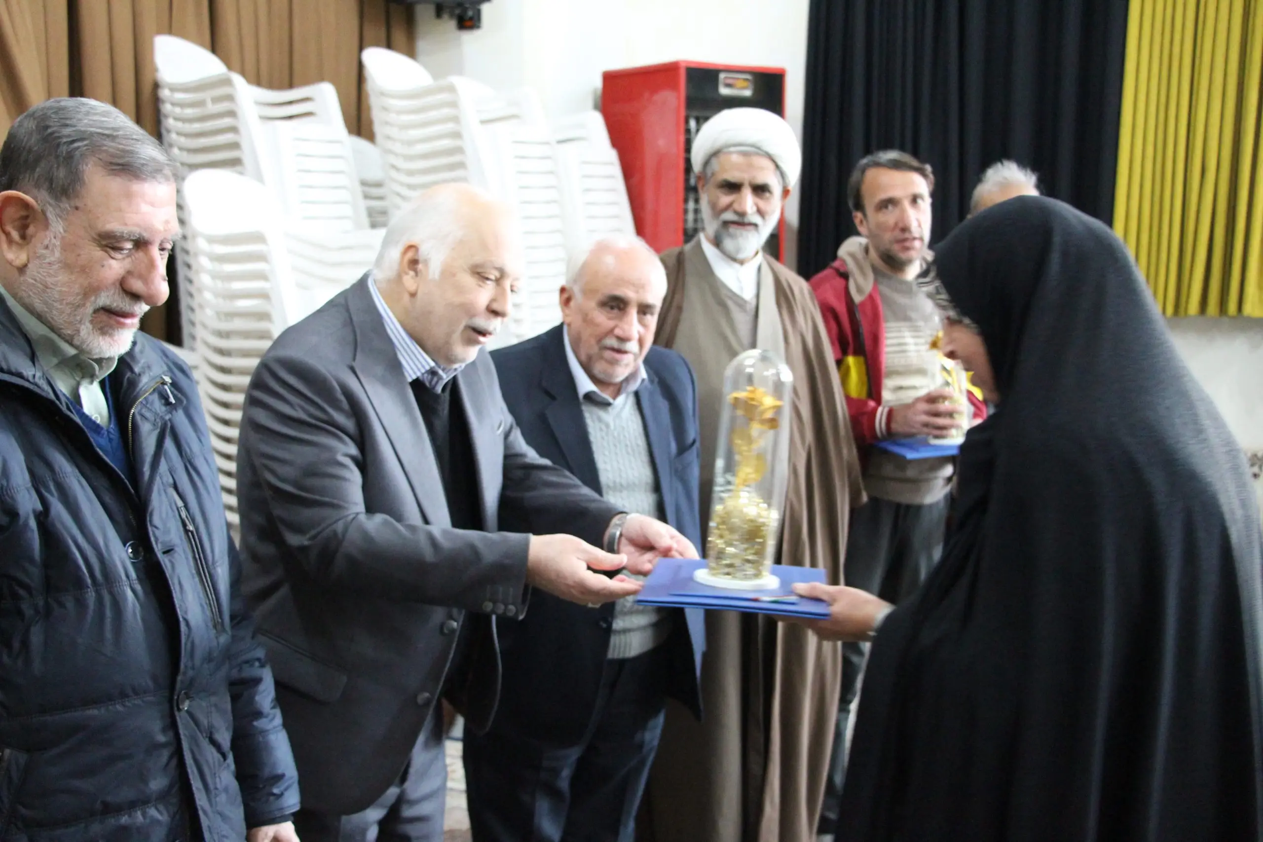 تجلیل از همیاران داوطلب سراهای «یار مهربان» در شیراز