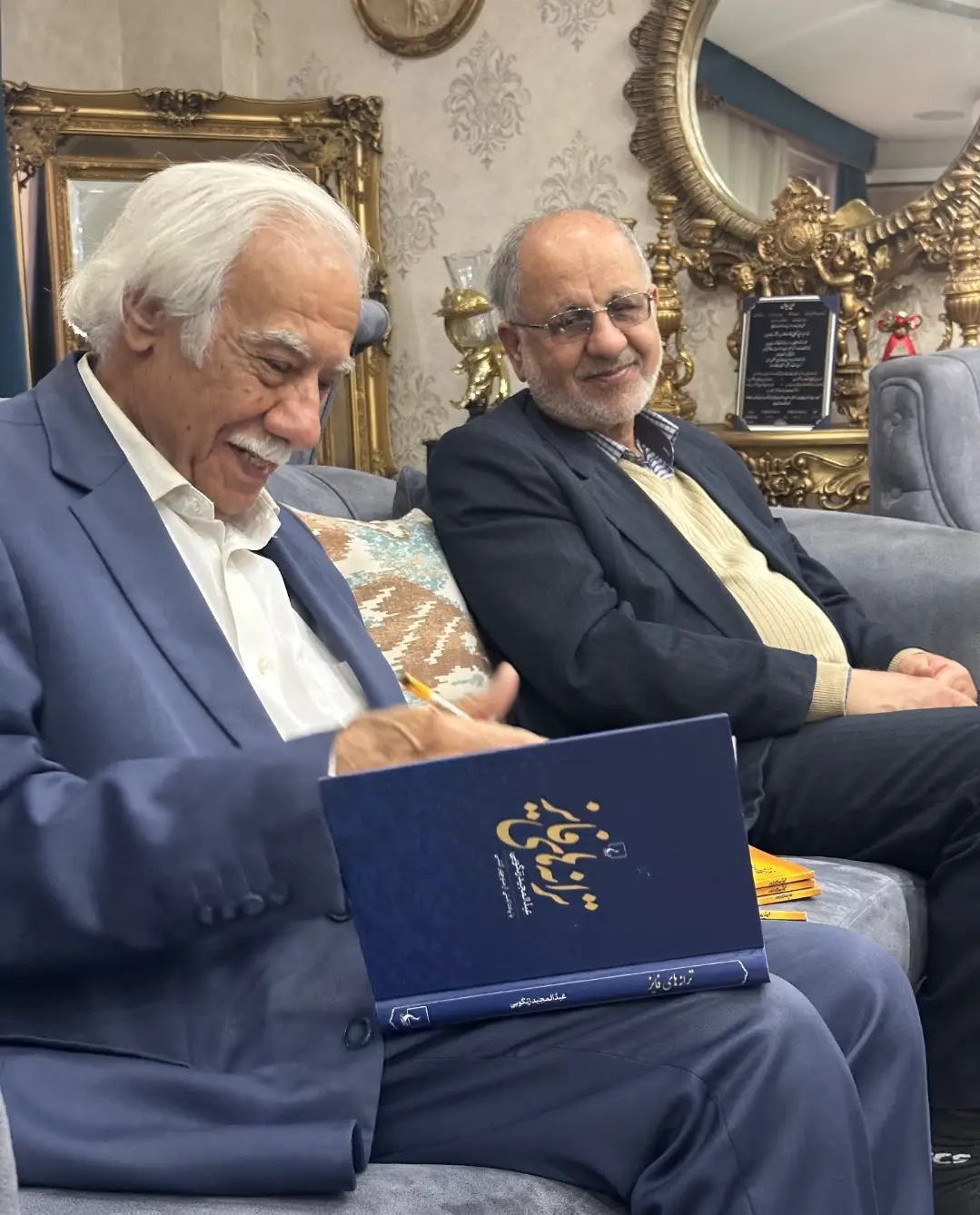 تجلیل بنیاد نخبگان فارس از شاعر و پژوهشگر برجسته بوشهری