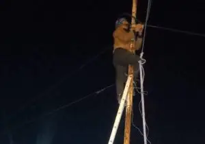 بازگشت سریع ارتباطات روستای گلکویه از توابع شهرستان زرین‌دشت با تلاش شبانه‌روزی تیم‌های فنی مخابرات