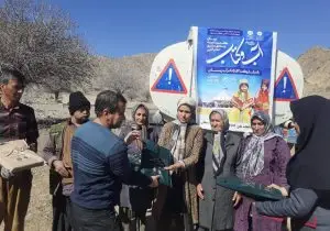 با طرح «آب و کتاب»، کتاب همراه با آب به عشایر فارس رسید