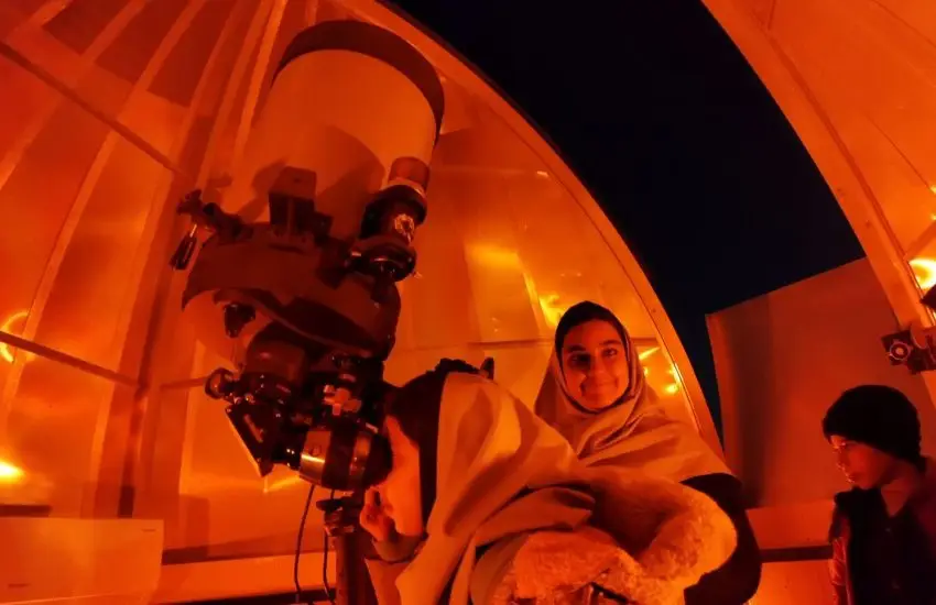 رصدخانه حرم سیدعلاءالدین حسین(ع)؛ یکی از مراکز معتبر استهلال کشور و میزبان تخصصی دانش‌آموزان شیرازی با پیشرفته‌ترین تلسکوپ‌ها