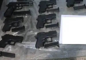 کشف ۹ قبضه سلاح کمری از صندلی‌های خودرو در شیراز