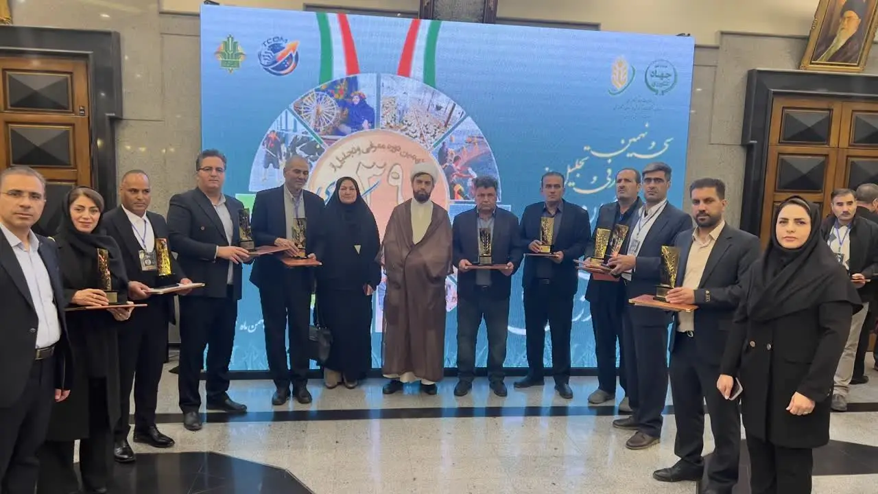 تجلیل از نمونه های ملی بخش کشاورزی فارس