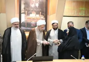 مراسم تجلیل از حافظان و قرآن پژوهان تحت پوشش کمیته امداد امام خمینی (ره)