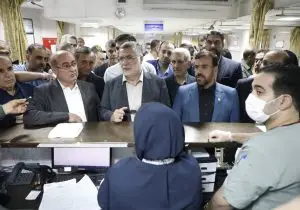 وزیر بهداشت بر تسریع بازسازی بخش‌های بیمارستان ولیعصر کازرون تأکید کرد