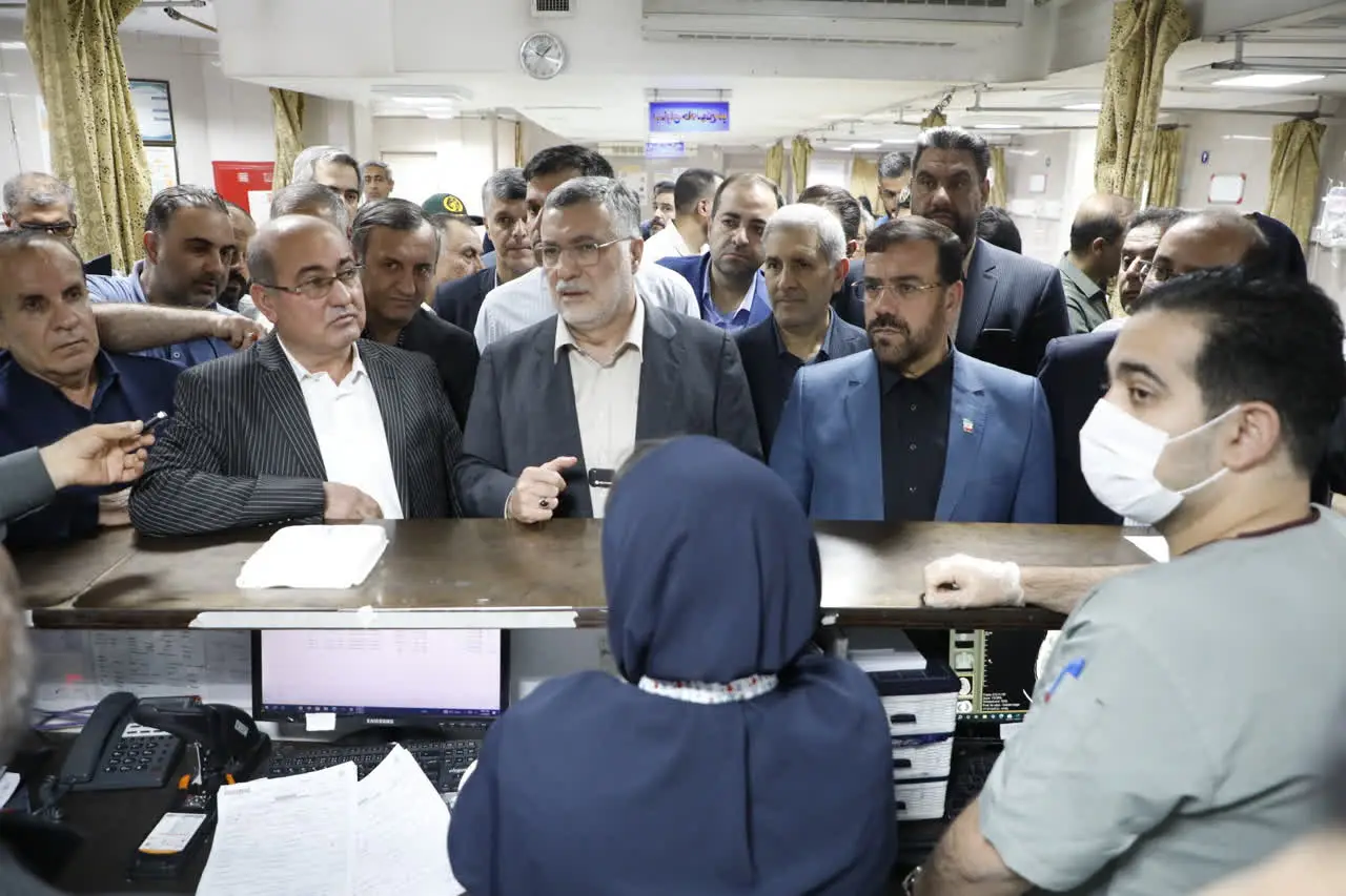 وزیر بهداشت بر تسریع بازسازی بخش‌های بیمارستان ولیعصر کازرون تأکید کرد