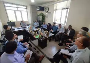 نشست هم‌اندیشی مدیران بنیاد مسکن فارس در اقلید؛ تأکید بر تسریع خانه‌دار شدن اقشار کم‌درآمد