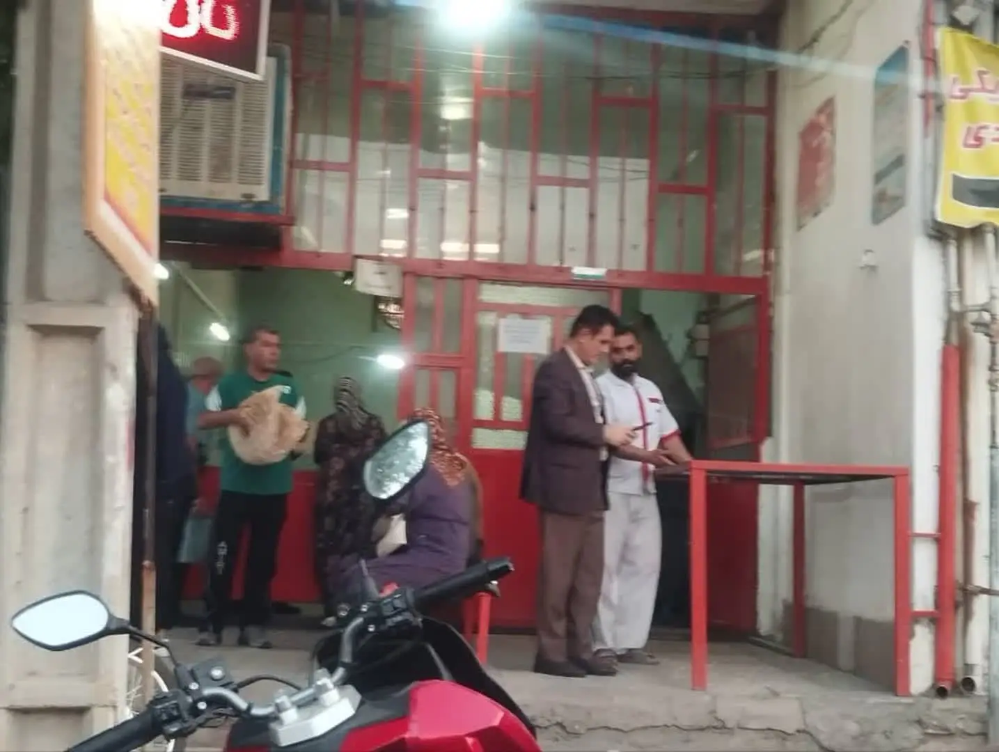بازدید سرزده فرماندار شیراز از ۲۰ نانوایی