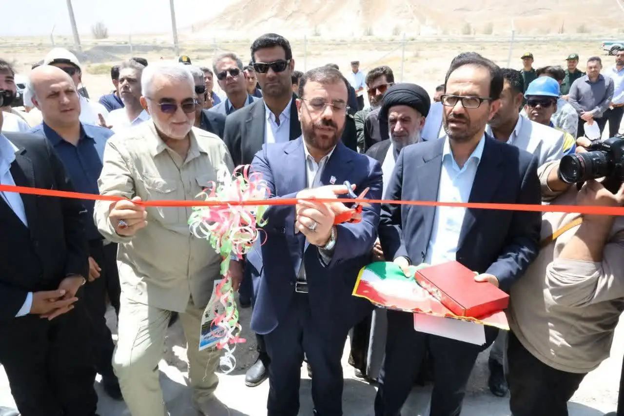 افتتاح دو نیروگاه خورشیدی ۶ مگاواتی در لارستان؛ گام بلند فارس برای کاهش ناترازی برق با انرژی پاک