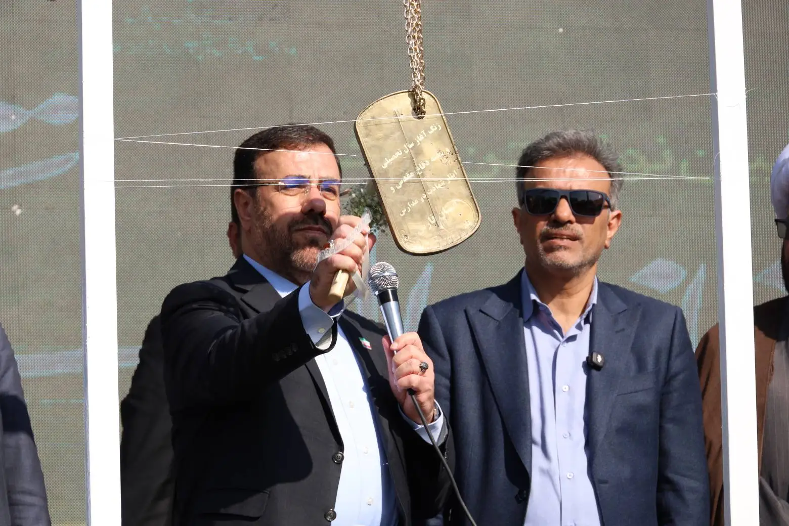 استاندار فارس: اول مهر نقطه حرکت و عزیمت به سمت پیشرفت ایران اسلامی است