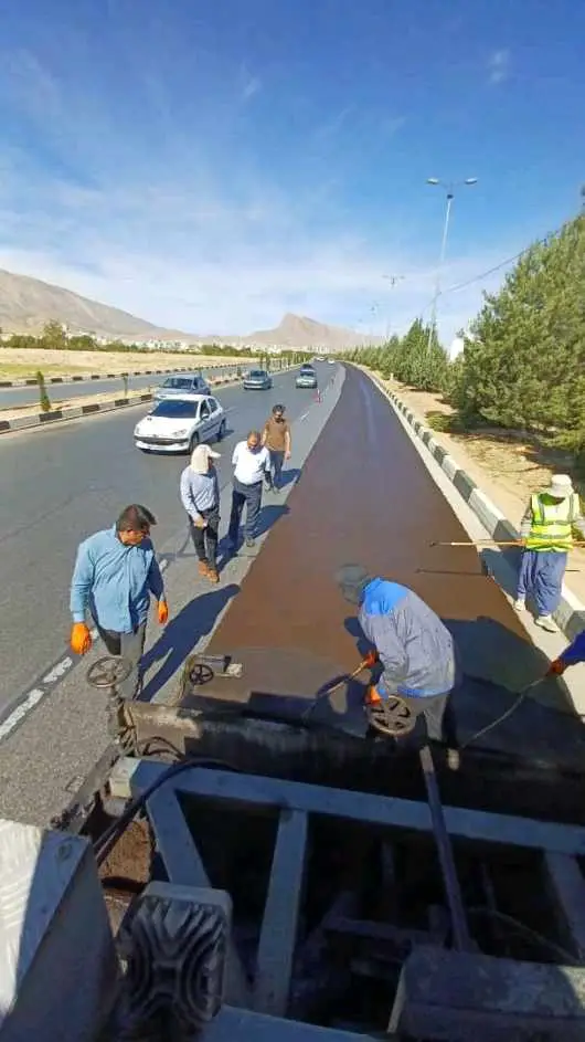 آغاز اجرای آسفالت حفاظتی در شیراز