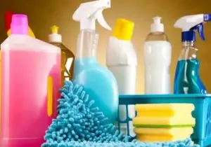 راهنمای جامع پیشگیری از مسمومیت‌های خانگی؛ هشدار درباره ترکیب شوینده‌ها و خطر باتری‌های سکه‌ای