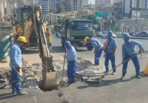 رفع بحران نشت آب در تقاطع پل شهیدان شیخی؛ تعویض فوری لوله فرسوده توسط آب‌وفاضلاب شیراز