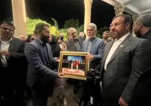 رونمایی از پوستر «اوز؛ پایتخت کتاب ایران» در حافظیه شیراز