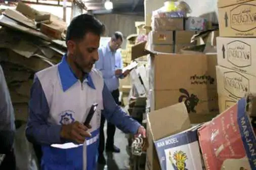 معدومیت ۳۳ تن تنقلات فاسد و غیربهداشتی در شیراز؛ هشدار جدی به والدین